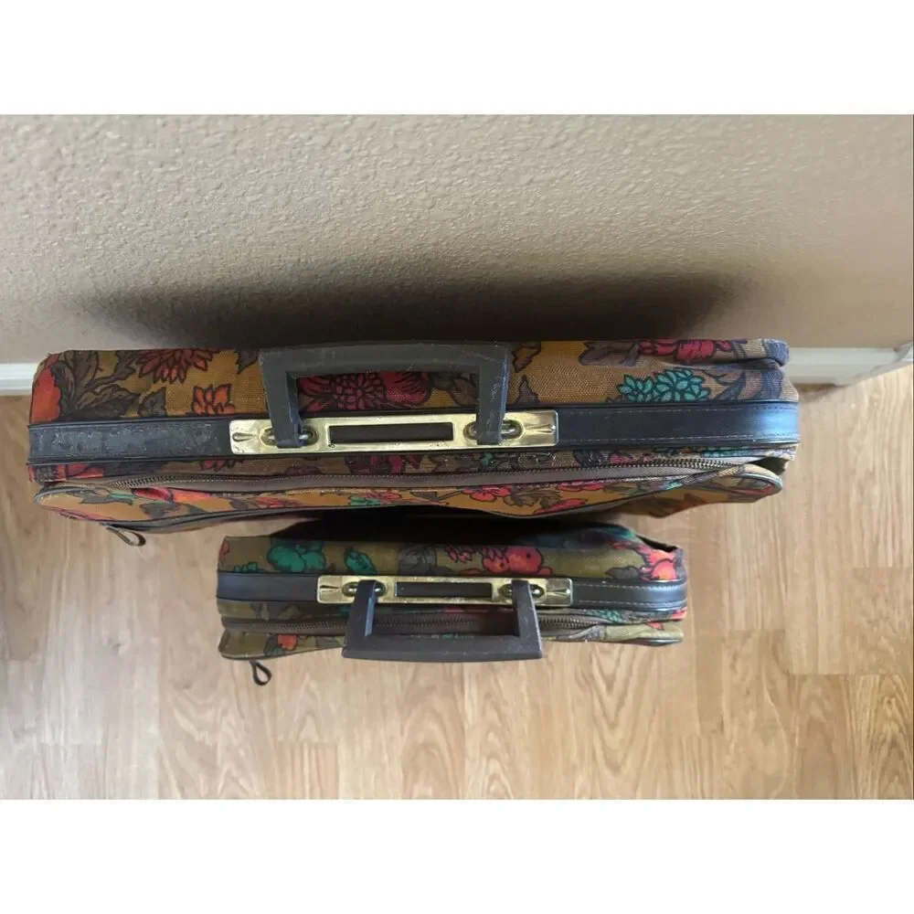 Hinomoto 60s vintage 2pc luggage set flower power vibrant hippie red copper flor